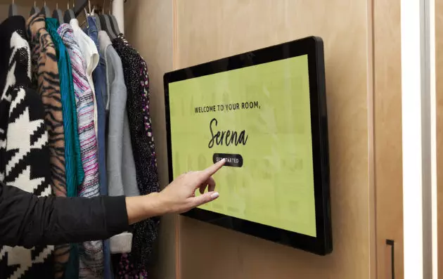 changing-room-touchscreen-clothes-shop